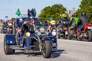Ventspils ielas un ostas promenādi pierūcina «Kurland bike meet 2020» Motociklu parāde 22