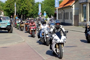 Ventspils ielas un ostas promenādi pierūcina «Kurland bike meet 2020» Motociklu parāde 27
