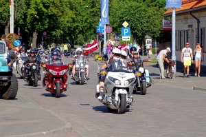 Ventspils ielas un ostas promenādi pierūcina «Kurland bike meet 2020» Motociklu parāde 31