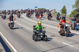 Ventspils ielas un ostas promenādi pierūcina «Kurland bike meet 2020» Motociklu parāde 32
