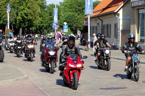 Ventspils ielas un ostas promenādi pierūcina «Kurland bike meet 2020» Motociklu parāde 33