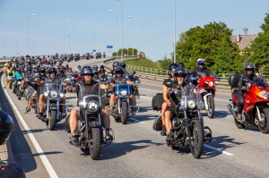 Ventspils ielas un ostas promenādi pierūcina «Kurland bike meet 2020» Motociklu parāde 40