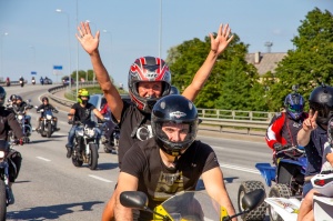 Ventspils ielas un ostas promenādi pierūcina «Kurland bike meet 2020» Motociklu parāde 43