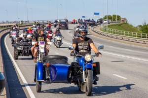 Ventspils ielas un ostas promenādi pierūcina «Kurland bike meet 2020» Motociklu parāde 44