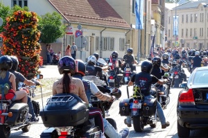 Ventspils ielas un ostas promenādi pierūcina «Kurland bike meet 2020» Motociklu parāde 47