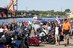 Ventspils ielas un ostas promenādi pierūcina «Kurland bike meet 2020» Motociklu parāde 50