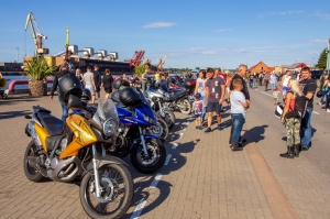Ventspils ielas un ostas promenādi pierūcina «Kurland bike meet 2020» Motociklu parāde 61