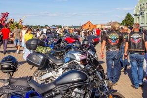 Ventspils ielas un ostas promenādi pierūcina «Kurland bike meet 2020» Motociklu parāde 64