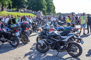 Ventspils ielas un ostas promenādi pierūcina «Kurland bike meet 2020» Motociklu parāde 66