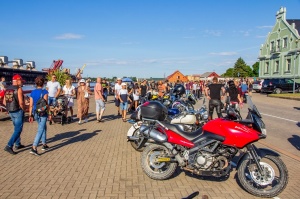 Ventspils ielas un ostas promenādi pierūcina «Kurland bike meet 2020» Motociklu parāde 68