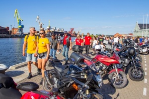Ventspils ielas un ostas promenādi pierūcina «Kurland bike meet 2020» Motociklu parāde 71