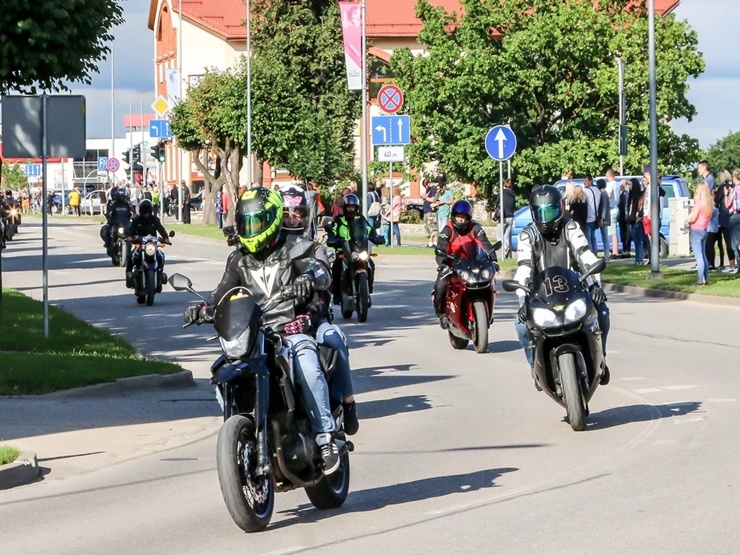 Starptautiskajā motociklistu saietā Madonā pulcējas motobraucēji un moto entuziasti 288177
