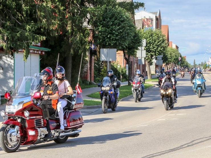 Starptautiskajā motociklistu saietā Madonā pulcējas motobraucēji un moto entuziasti 288178