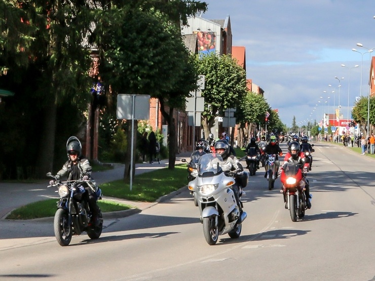 Starptautiskajā motociklistu saietā Madonā pulcējas motobraucēji un moto entuziasti 288182