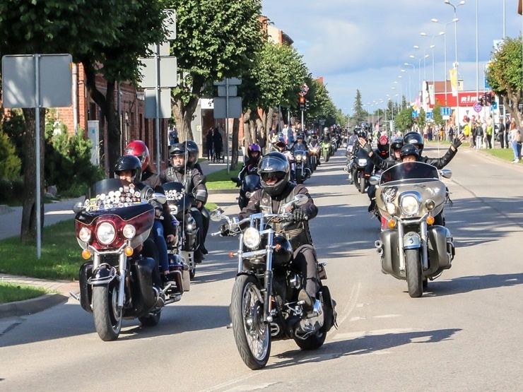 Starptautiskajā motociklistu saietā Madonā pulcējas motobraucēji un moto entuziasti 288187