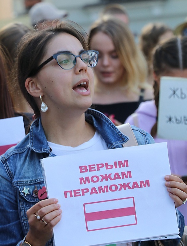 Pie Baltkrievijas vēstniecības cilvēki aktīvi protestē pret vardarbību mūsu kaimiņvalstī 288233