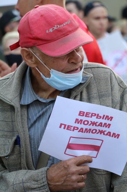 Pie Baltkrievijas vēstniecības cilvēki aktīvi protestē pret vardarbību mūsu kaimiņvalstī 288238