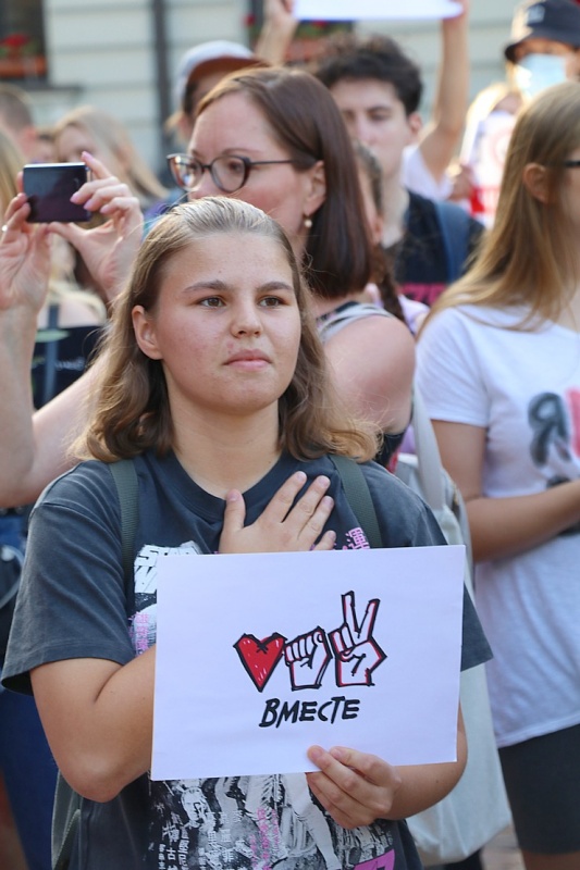 Pie Baltkrievijas vēstniecības cilvēki aktīvi protestē pret vardarbību mūsu kaimiņvalstī 288240