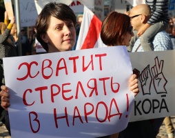 Pie Baltkrievijas vēstniecības cilvēki aktīvi protestē pret vardarbību mūsu kaimiņvalstī 17