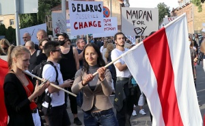 Pie Baltkrievijas vēstniecības cilvēki aktīvi protestē pret vardarbību mūsu kaimiņvalstī 29