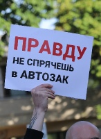 Pie Baltkrievijas vēstniecības cilvēki aktīvi protestē pret vardarbību mūsu kaimiņvalstī 33