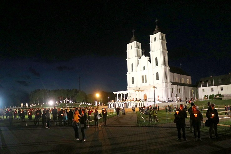 Vissvētākās Jaunavas Marijas debesīs uzņemšanas svētku apmeklējums Aglonā šogad ir ļoti ierobežots Vissvētākās Jaunavas Marijas debesīs uzņemšanas svētku apmeklējums Aglonā šogad ir ļoti ierobežots 288501