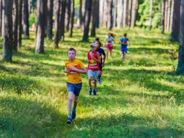 Mežaparkā norisinās populārās taku un šķēršļu skriešanas sacensības «Lāčplēšu kross» 5
