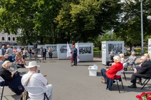 Brīvības laukumā atklāj Latvijas neatkarības atjaunošanas trīsdesmitgadei veltītu lielformāta fotoizstādi 18