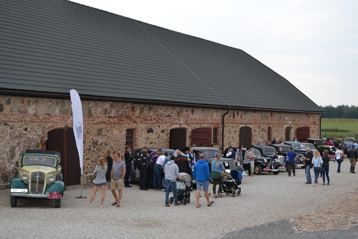 «RĪGA RETRO 2020» Rīgas Motormuzejā pulcē 100 dažādu laiku, veidu un stilu senos spēkratus 289706