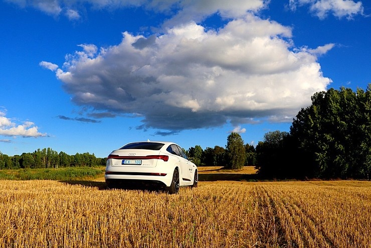 Travelnews.lv apceļo Latviju ar jauno un elektrisko «Audi e-tron Sportback» 290048