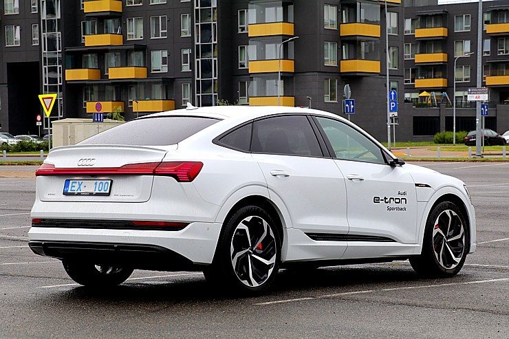 Travelnews.lv apceļo Latviju ar jauno un elektrisko «Audi e-tron Sportback» 290084