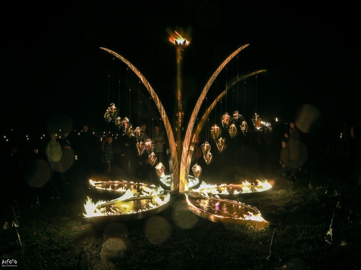 Madonas novada Biksērē piedzīvo iespaidīgu uguns-metāla-ledus skulptūru šovu 290105