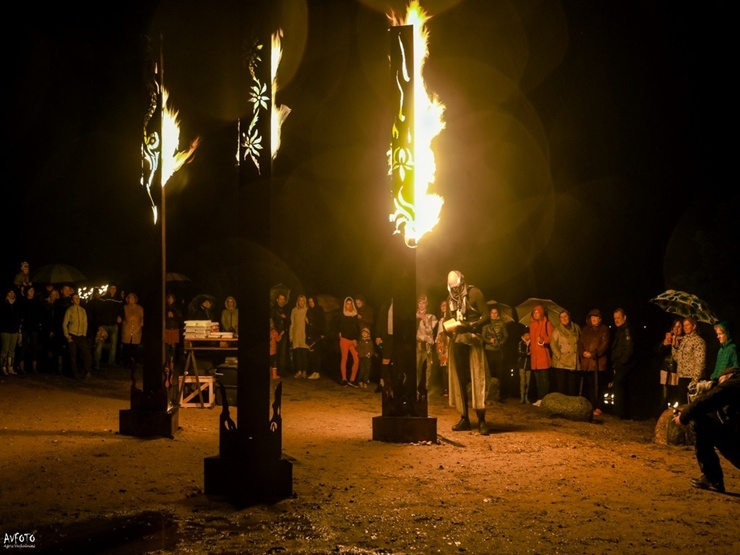 Madonas novada Biksērē piedzīvo iespaidīgu uguns-metāla-ledus skulptūru šovu 290106