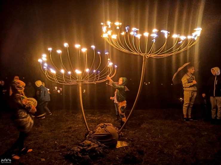Madonas novada Biksērē piedzīvo iespaidīgu uguns-metāla-ledus skulptūru šovu 290107
