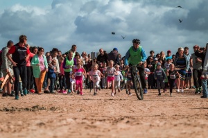 Tradicionālais Vecāķu skrējiens jau 33. reizi pulcē skriešanas entuziastus 6