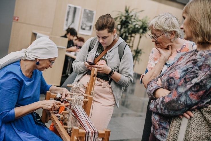 Tradicionālo prasmju apgūšanas pasākums «Satiec savu meistaru 2020» pulcē kuplu interesentu loku 290457