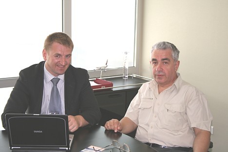 Aivars Mackevičs (Travelnews.lv direktors) un Valērijs Litanskis (Latcharter). Sīkāka informācija par lidsabiedrību mājas lapā www.latcharter.com Aivars Mackevičs (Travelnews.lv direktors) un Valērijs Litanskis (Latcharter). Sīkāka informācija par lidsabiedrību mājas lapā www.latcharter.com 15592