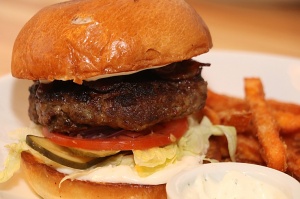 Travelnews.lv apmeklē un ievērtē burgernīcu «Burgers 66» Salaspilī 6
