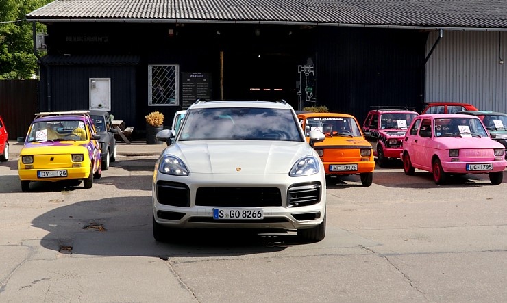 Travelnews.lv apceļo Rīgu ar jaudīgo un jauno «Porsche Cayenne GTS» 290912