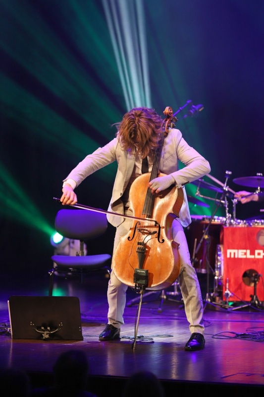 Melo-M un Dināra Rudāne ar lielām emocijām uzstājas Liepājas koncertzālē «Lielais dzintars». Foto: Līga Tetere 291036