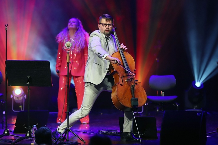 Melo-M un Dināra Rudāne ar lielām emocijām uzstājas Liepājas koncertzālē «Lielais dzintars». Foto: Līga Tetere 291037