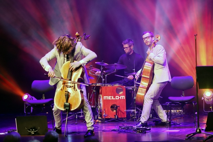 Melo-M un Dināra Rudāne ar lielām emocijām uzstājas Liepājas koncertzālē «Lielais dzintars». Foto: Līga Tetere 291039