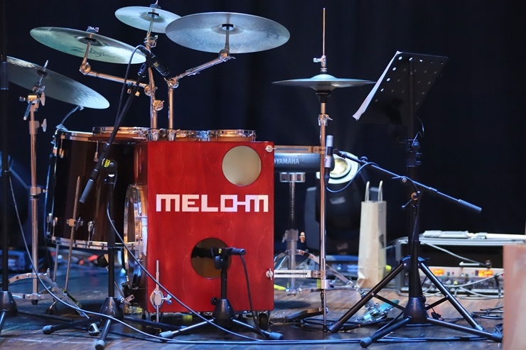 Melo-M un Dināra Rudāne ar lielām emocijām uzstājas Liepājas koncertzālē «Lielais dzintars». Foto: Līga Tetere 291043