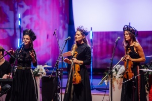 Lielajā ģildē skan Ineses Galantes projekts «VIVA LATVIJA» kopā ar etnomūzikas grupu «Tautumeitas». Foto: Mārcis Gaujenietis 7