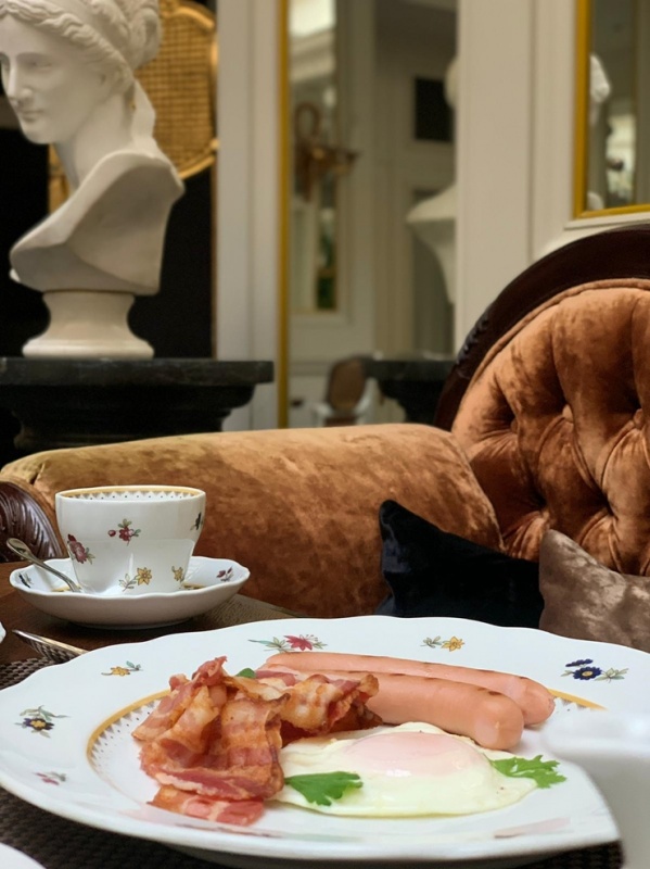 Šefpavārs Deniss Ivankovs piedāvā izcilas brokastis Vecrīgas viesnīcā «Grand Palace Hotel» 291203
