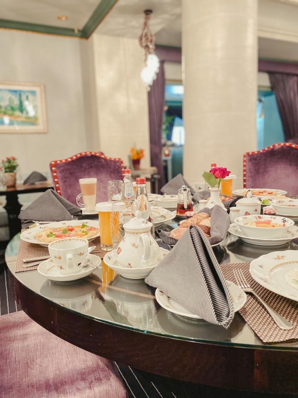 Šefpavārs Deniss Ivankovs piedāvā izcilas brokastis Vecrīgas viesnīcā «Grand Palace Hotel» 291206