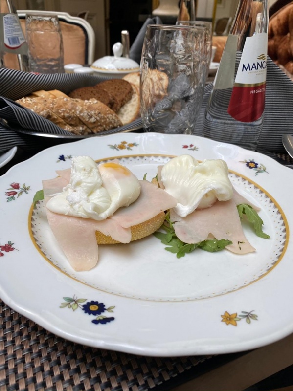 Šefpavārs Deniss Ivankovs piedāvā izcilas brokastis Vecrīgas viesnīcā «Grand Palace Hotel» 291208