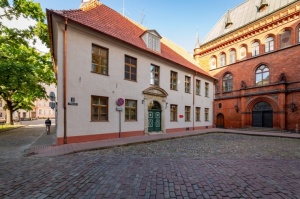 Rīgas vēstures un kuģniecības muzeja fasādes restaurācijas darbi - pirms un pēc 1