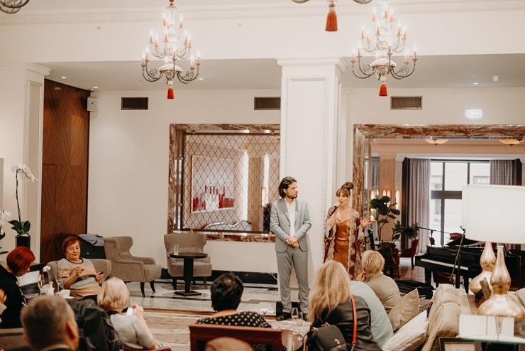 Katrīna Gupalo un Andrejs Osokins viesnīcā «Grand Hotel Kempinski Riga» izveidojuši jaunu koncertstāstu ciklu «Ceļojums». Foto: Aksels Zirnis 292222