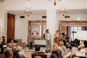 Katrīna Gupalo un Andrejs Osokins viesnīcā «Grand Hotel Kempinski Riga» izveidojuši jaunu koncertstāstu ciklu «Ceļojums». Foto: Aksels Zirnis 3